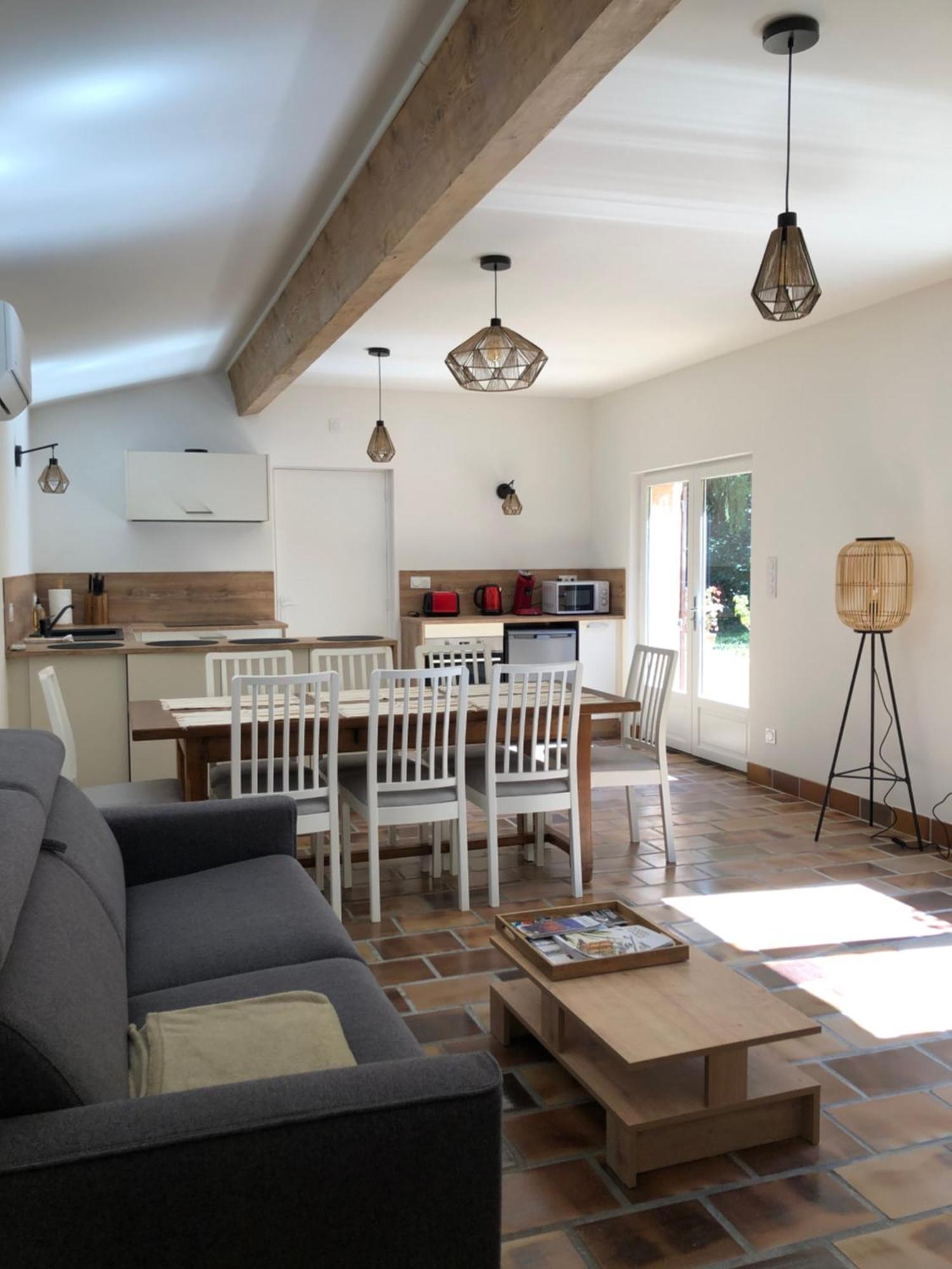Gite En Provence Dans Grand Jardin Avec Piscine Partagee Cornillon-Confoux Exterior foto
